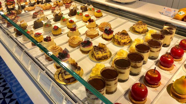 We have a fantastic lunch at Sal Di Riso's famous pasticceria in Minori, Italy